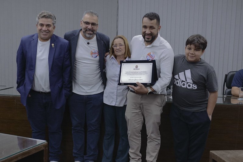 Vereador Dheison entrega Voto de Júbilo ao Papaiô Gastronomia, referência em Parelheiros