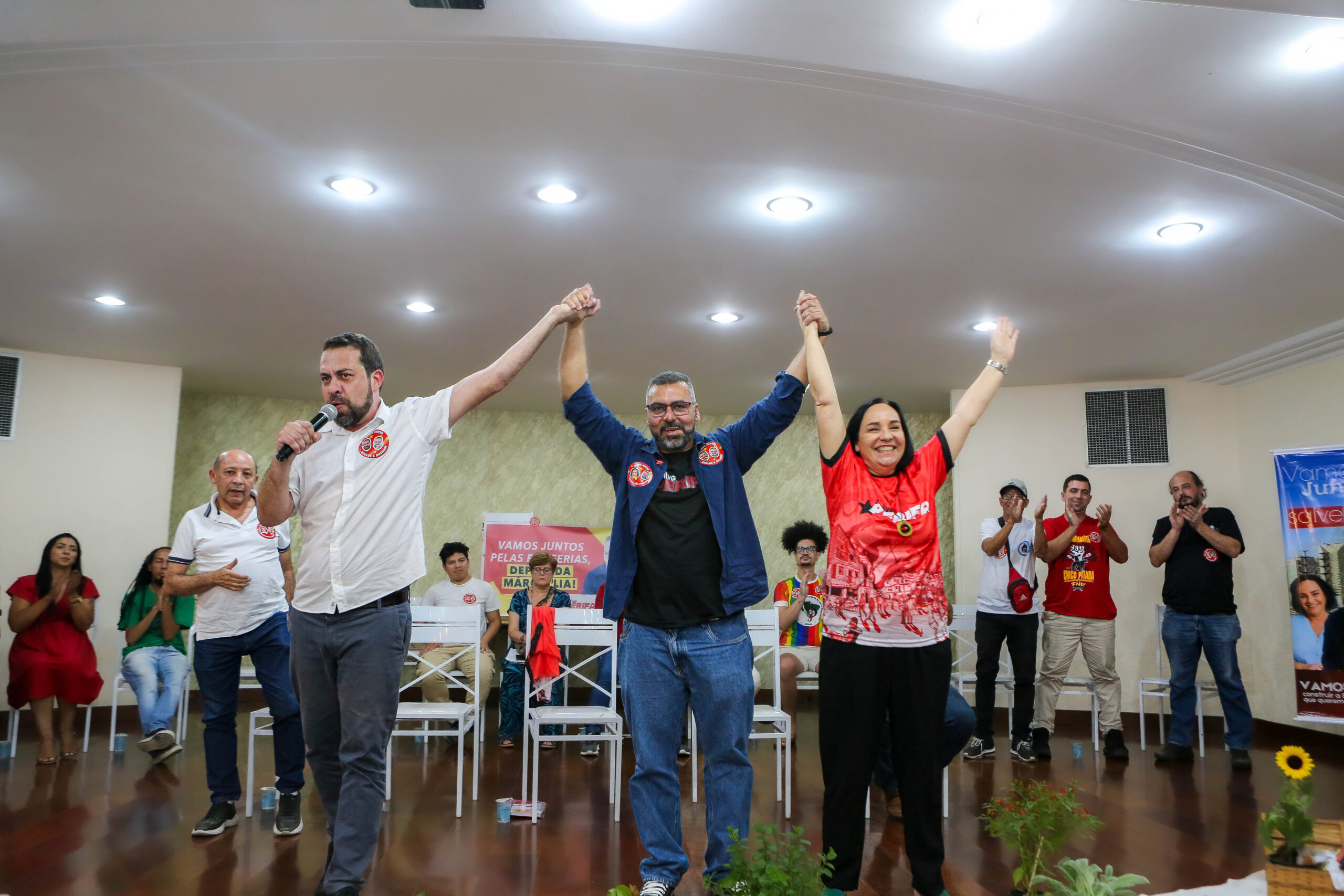 Deputada Márcia Lia declara apoio ao pré-candidato  Dheison Silva em plenária com a presença de Boulos.